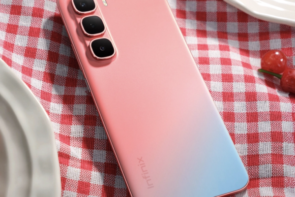 Infinix HOT 60 Pro+, Smartphone 3D-Curved Paling Tipis di Dunia!